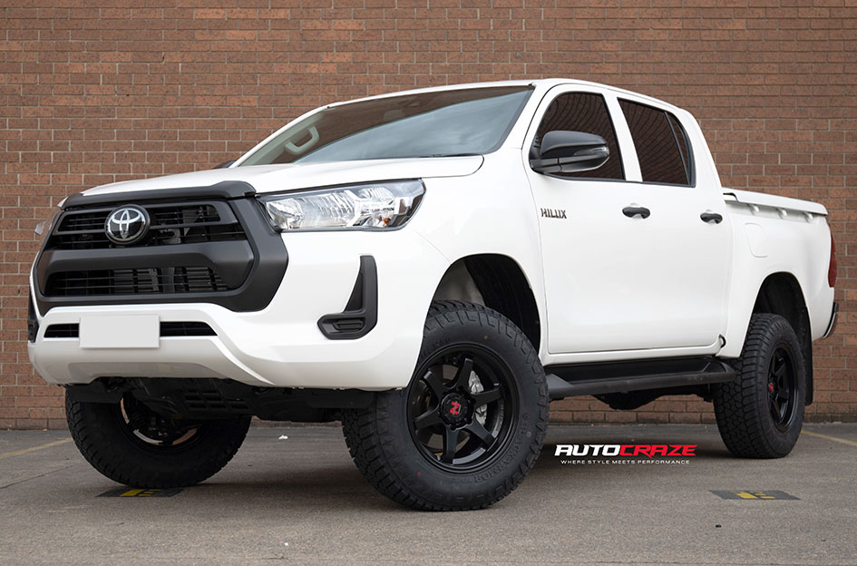 TOYOTA HILUX NOMAD PROSECUTOR MATTE BLACK 