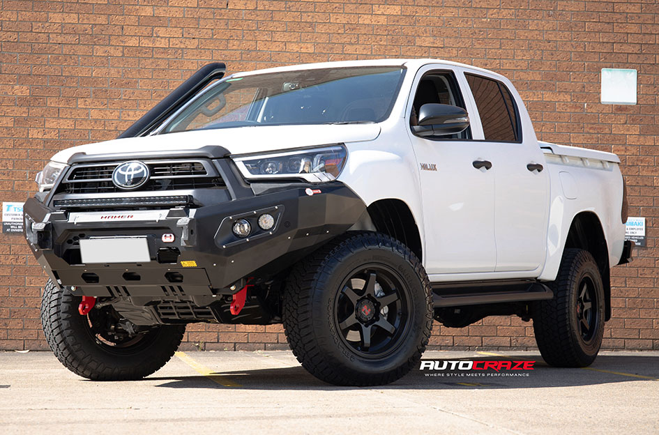 TOYOTA HILUX NOMAD PROSECUTOR MATTE BLACK 