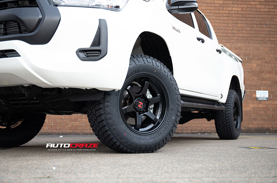 TOYOTA HILUX NOMAD PROSECUTOR MATTE BLACK 