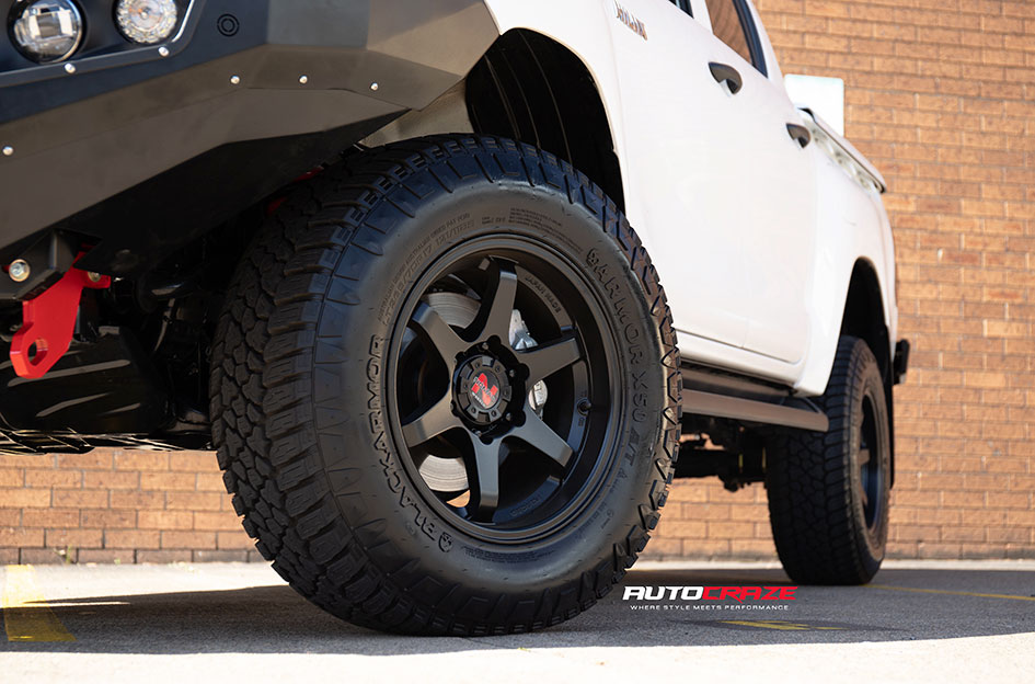 TOYOTA HILUX NOMAD PROSECUTOR MATTE BLACK 