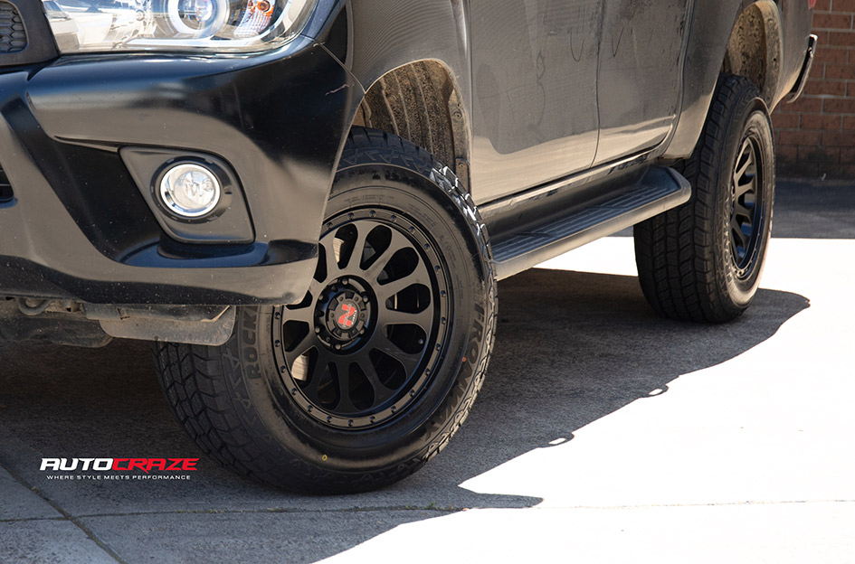 TOYOTA HILUX NOMAD VICTIM MATTE BLACK 