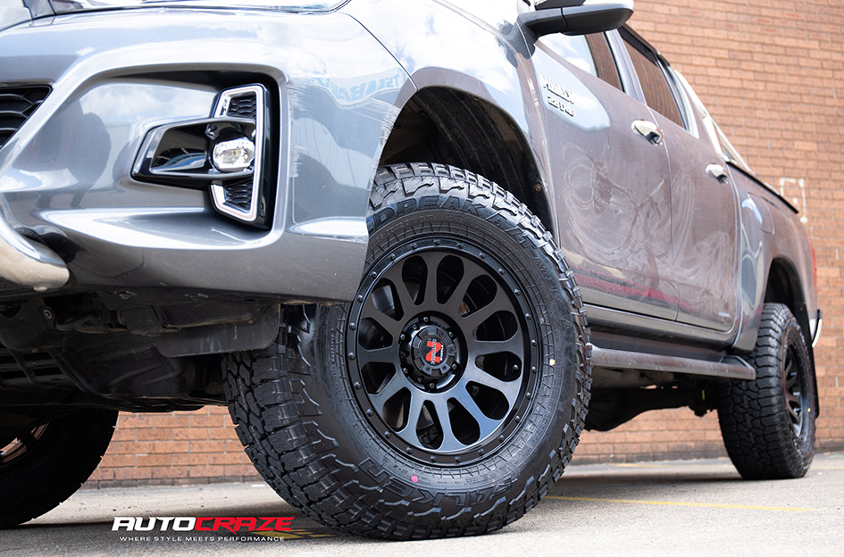 TOYOTA HILUX NOMAD VICTIM MATTE BLACK