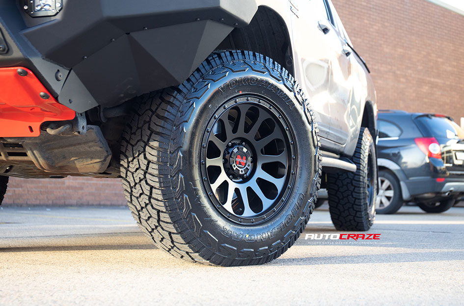 TOYOTA HILUX NOMAD VICTIM MATTE BLACK