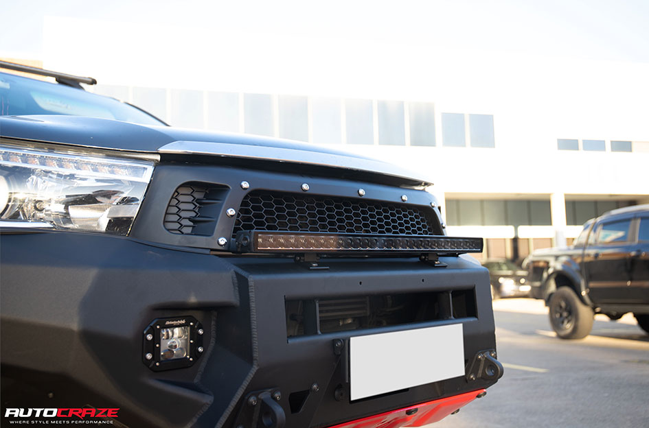 TOYOTA HILUX NOMAD VICTIM MATTE BLACK