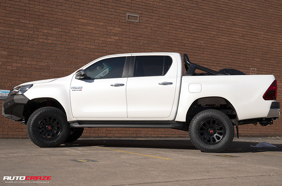 TOYOTA HILUX NOMAD VICTIM MATTE BLACK 