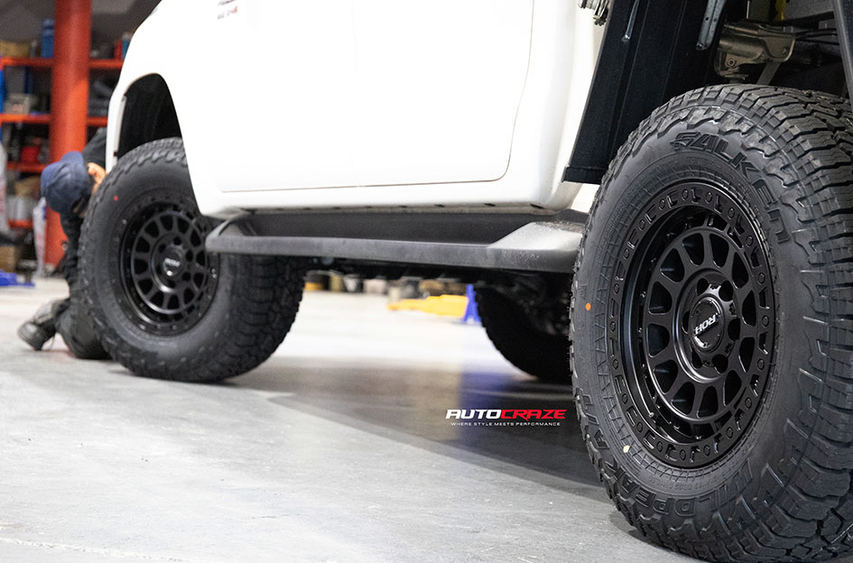 TOYOTA HILUX ROH ASSAULT MATT BLACK