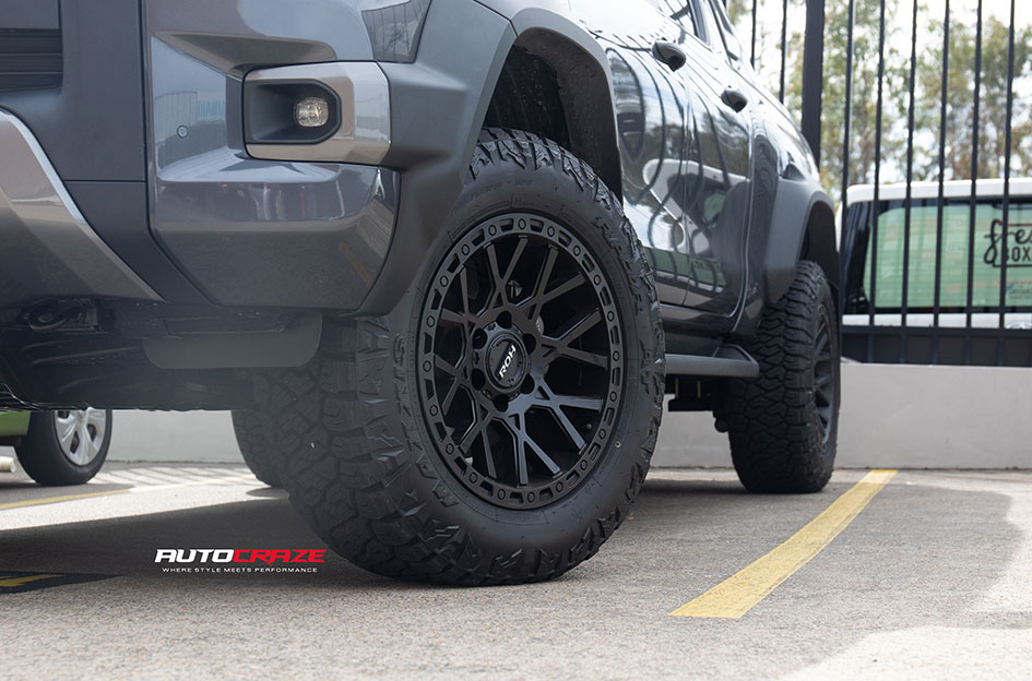 TOYOTA HILUX ROH CRAWLER MATT BLACK 