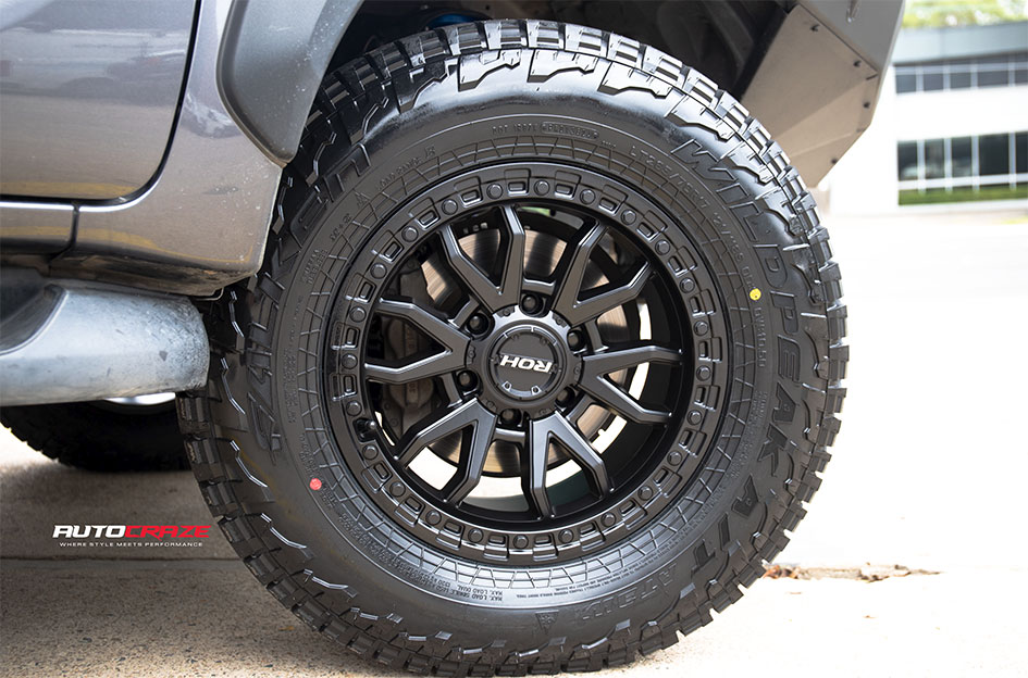 TOYOTA HILUX ROH RAID MATTE BLACK 
