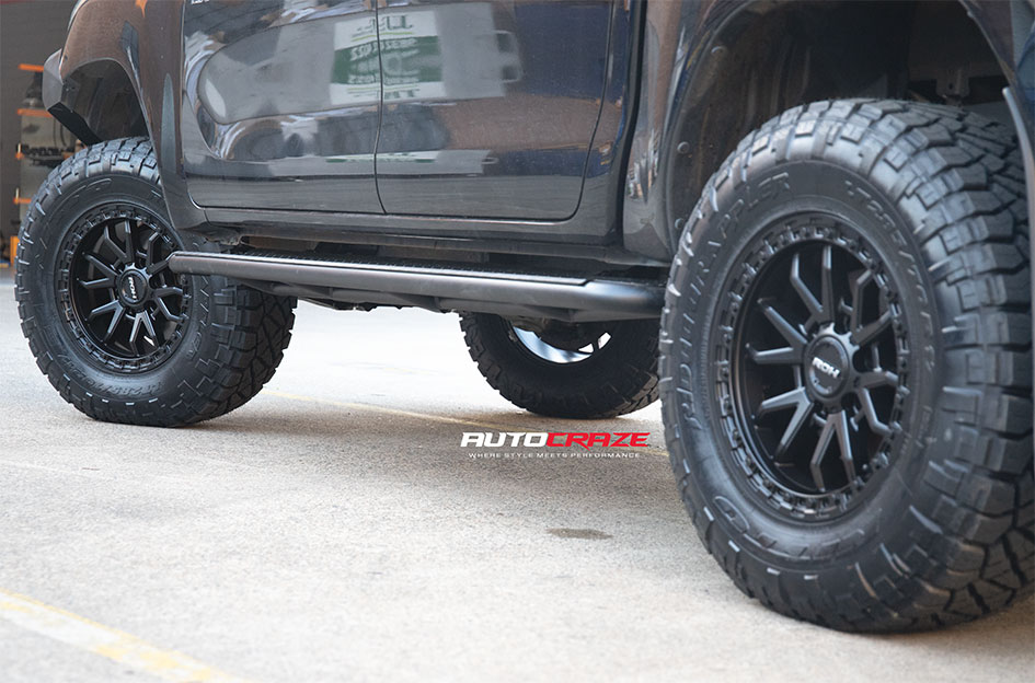 TOYOTA HILUX ROH RAID MATTE BLACK 