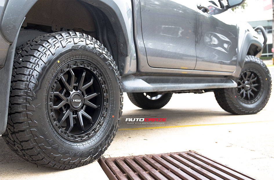 TOYOTA HILUX ROH RAID MATTE BLACK 