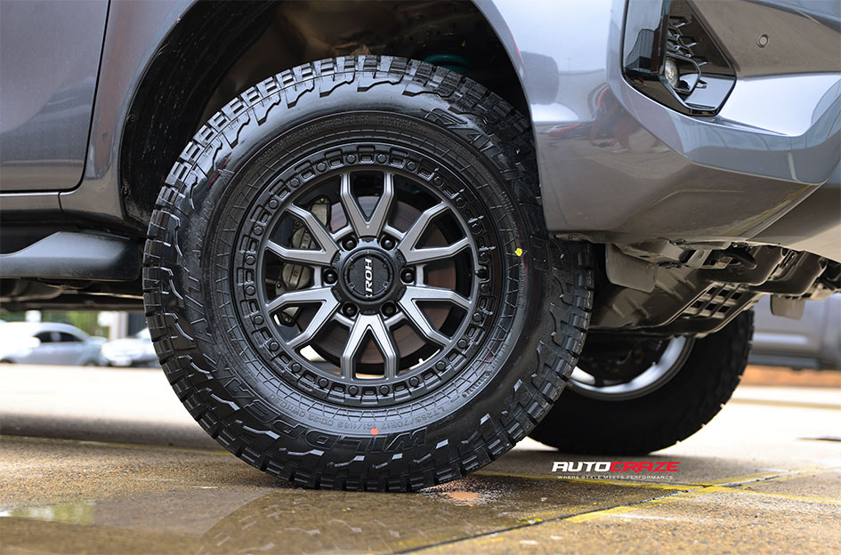 TOYOTA HILUX ROH RAID MATTE GRAPHITE 