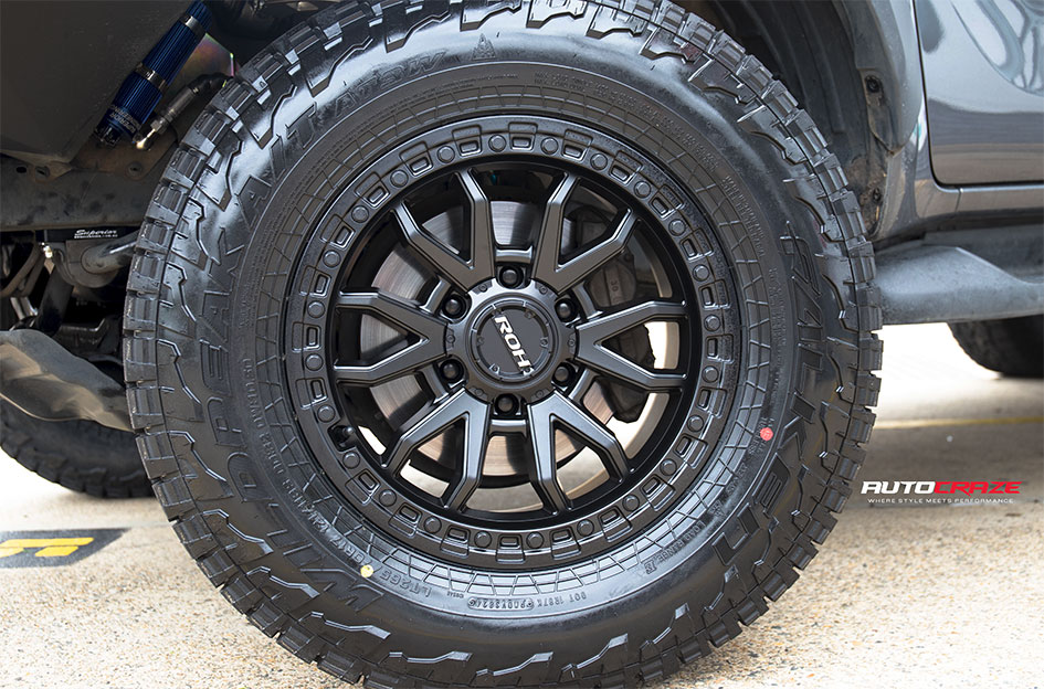 TOYOTA HILUX ROH RAID MATTE BLACK 