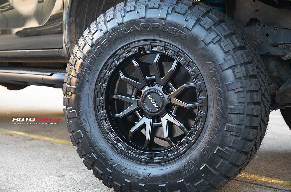TOYOTA HILUX ROH RAID MATTE BLACK 