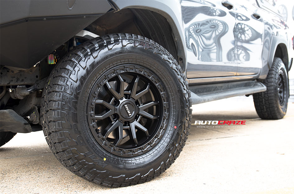TOYOTA HILUX ROH RAID MATTE BLACK 