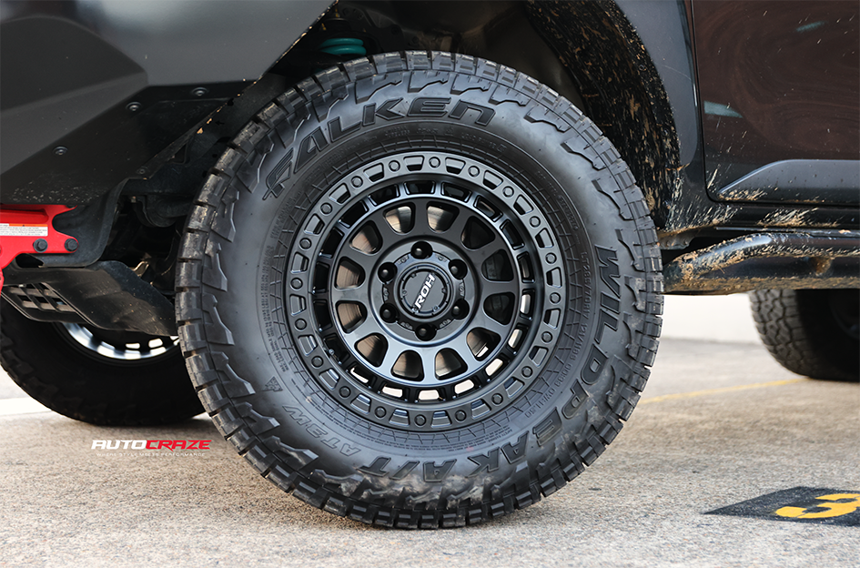TOYOTA HILUX RUGGED X ROH ASSAULT MATT BLACK