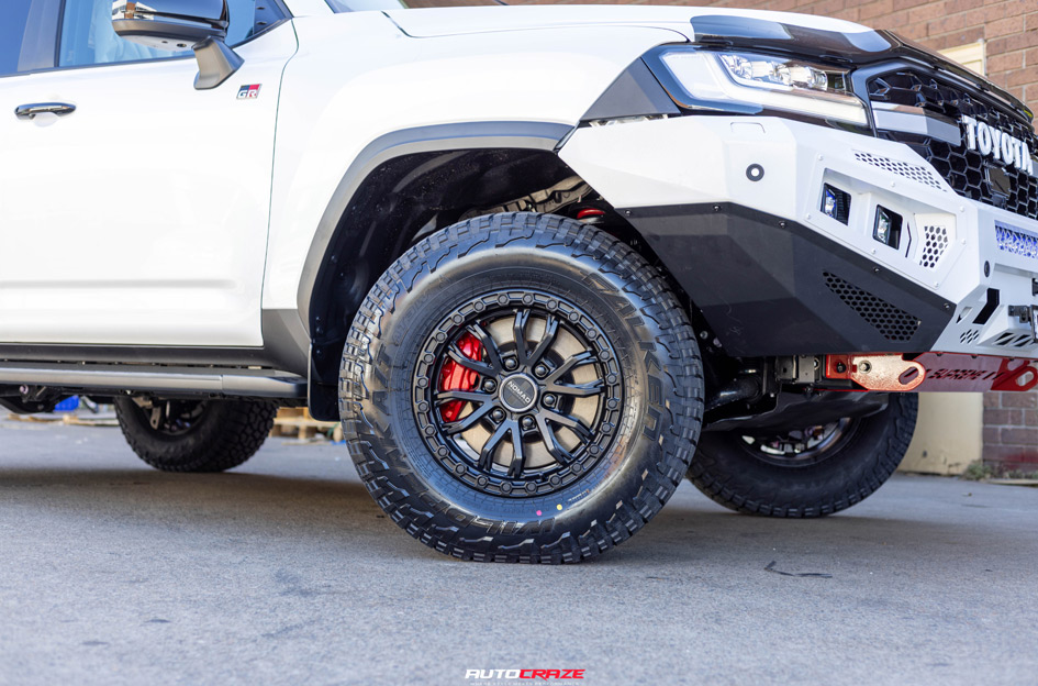 TOYOTA LANDCRUISER 300 NOMAD N133 SATIN BLACK