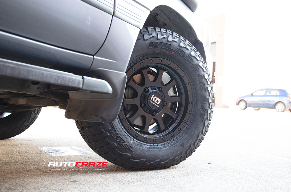 TOYOTA LANDCRUISER 100 SERIES KING HURRICANE SATIN BLACK 