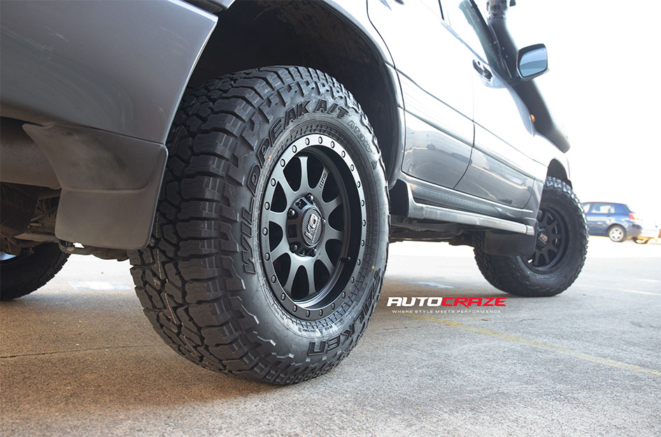 TOYOTA LANDCRUISER 100 SERIES KING HURRICANE SATIN BLACK 
