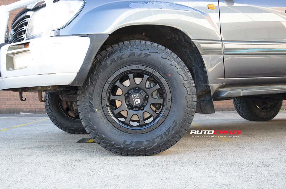 TOYOTA LANDCRUISER 100 SERIES KING HURRICANE SATIN BLACK 
