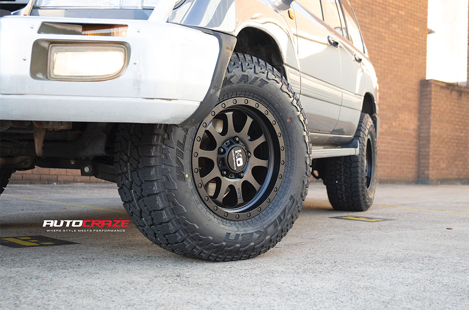 TOYOTA LANDCRUISER 100 SERIES KING HURRICANE SATIN BLACK 