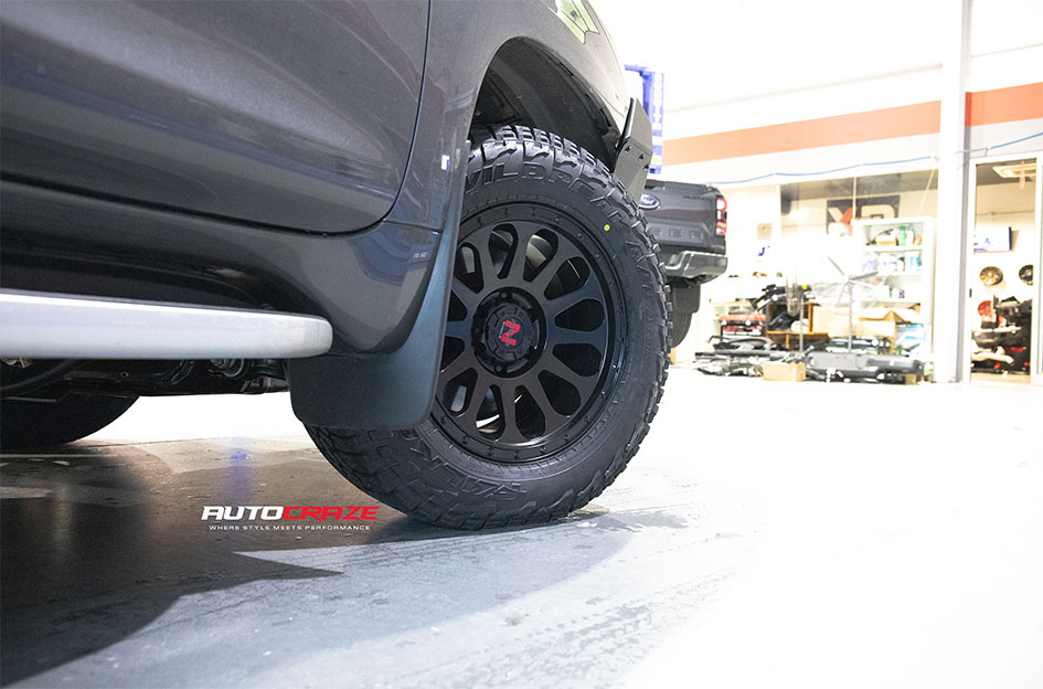 TOYOTA LANDCRUISER PRADO NOMAD VICTIM MATTE BLACK