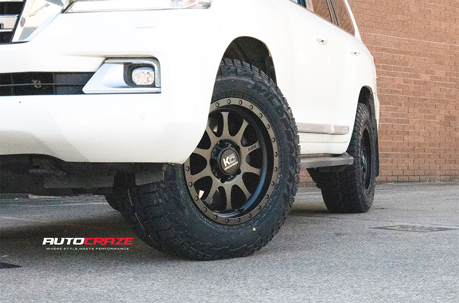 TOYOTA LANDCRUISER 200 SERIES KING HURRICANE SATIN BLACK