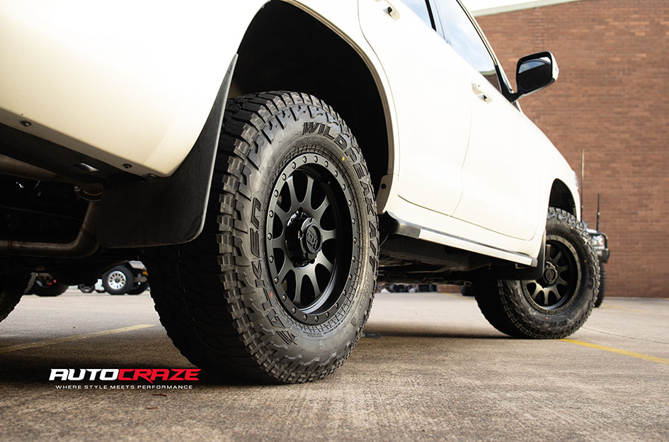TOYOTA LANDCRUISER 200 SERIES KING HURRICANE SATIN BLACK