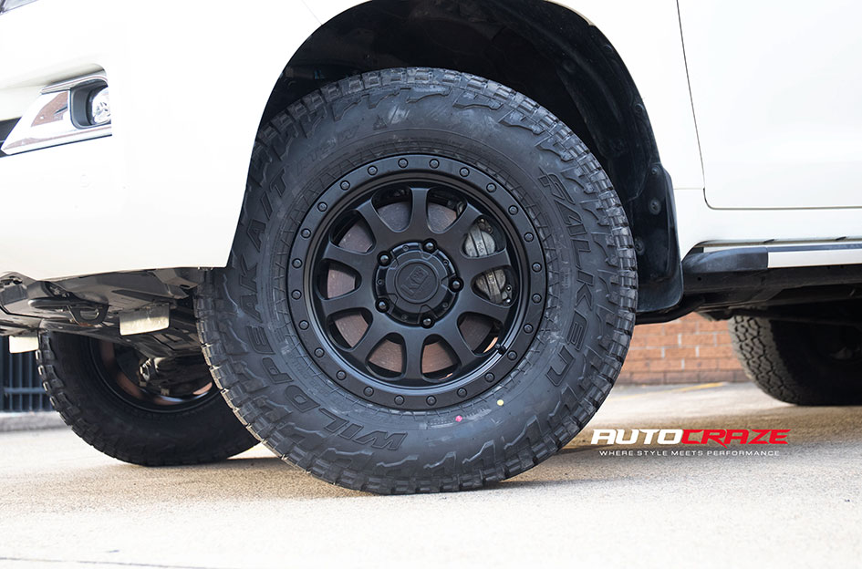 TOYOTA LANDCRUISER 200 SERIES KING HURRICANE SATIN BLACK
