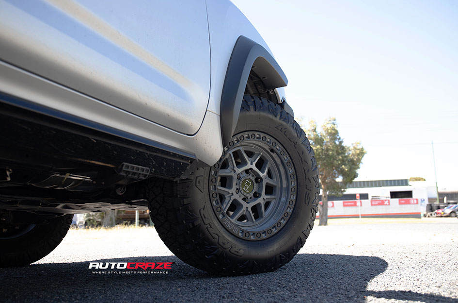 TOYOTA LANDCRUISER 300 SERIES BLACK RHINO KELSO GREY W/ BLACK LIP