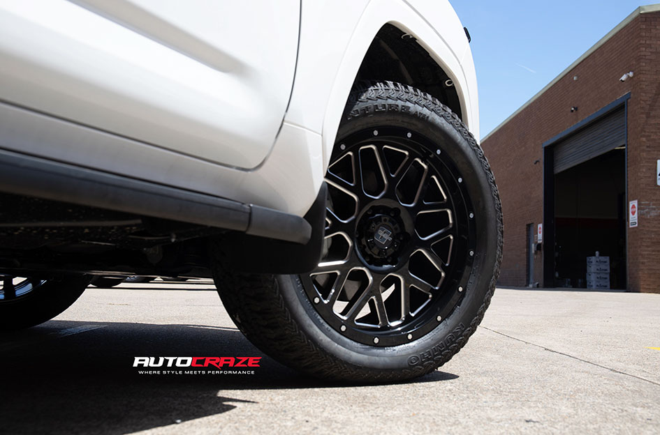 TOYOTA LANDCRUISER 300 SERIES DIESEL VEGAS GLOSS BLACK MILLED 