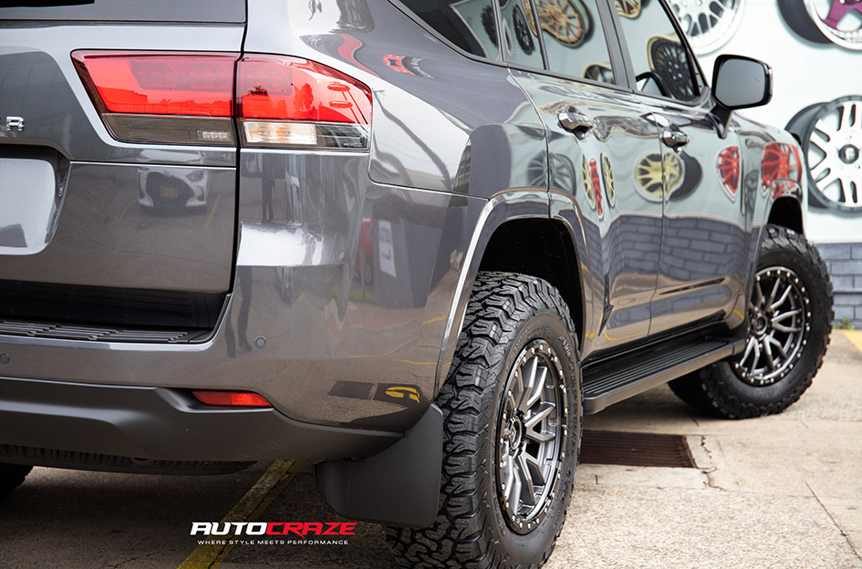 TOYOTA LANDCRUISER 300 SERIES FUEL REBEL 6 MATTE GUNMETAL BLACK BEAD RING