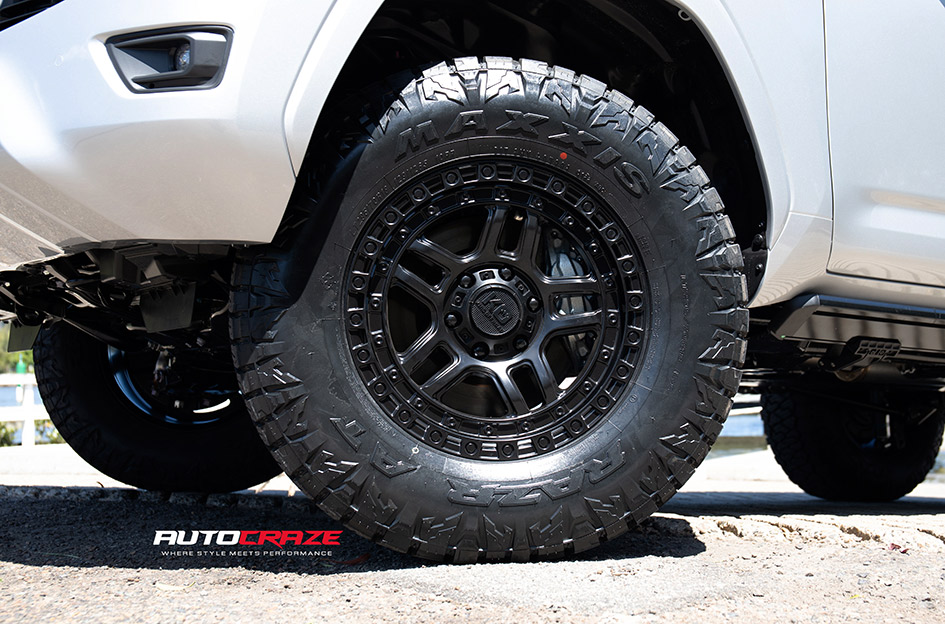 TOYOTA LANDCRUISER 300 SERIES KING BARRETT SATIN BLACK 