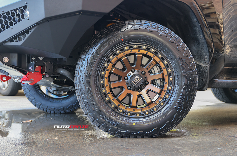 TOYOTA LANDCRUISER 300 SERIES KING SNATCH SATIN BLACK W/ BRONZE FACE