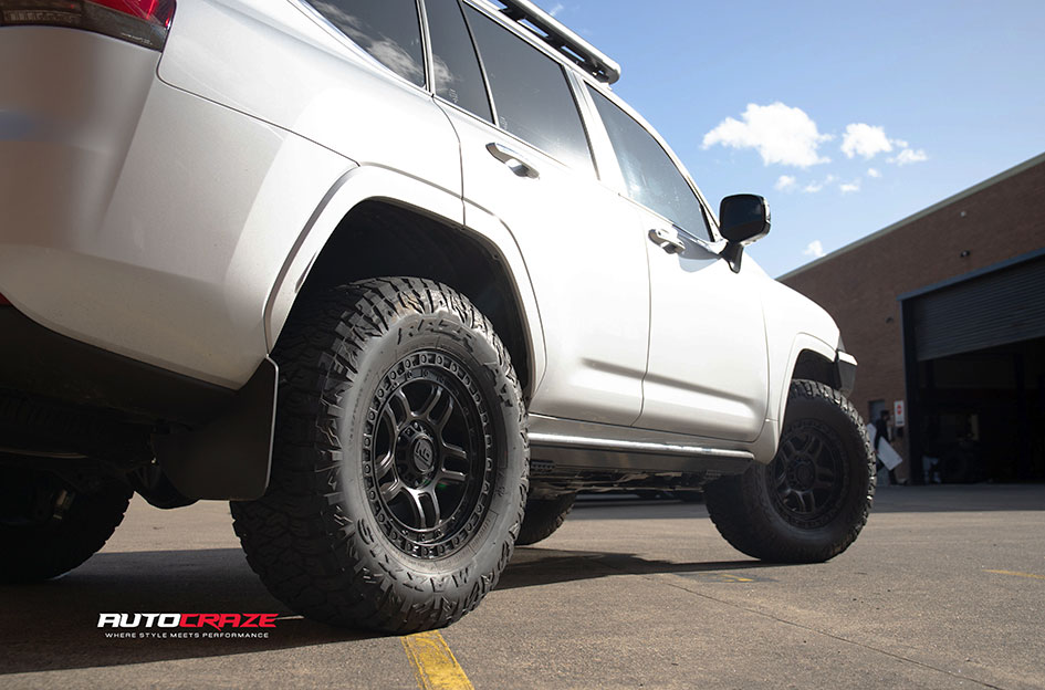 TOYOTA LANDCRUISER 300 SERIES KING BARRETT SATIN BLACK