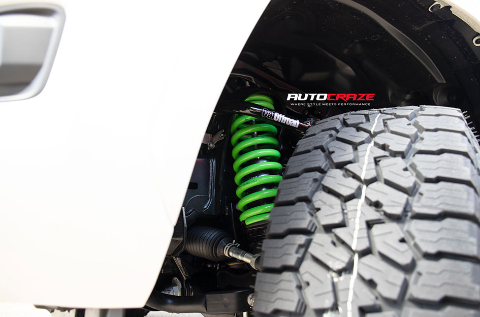 TOYOTA LANDCRUISER 300 SERIES ROH ASSAULT MATT BLACK WITH BLACK BOLTS AND GRAPHITE FACE