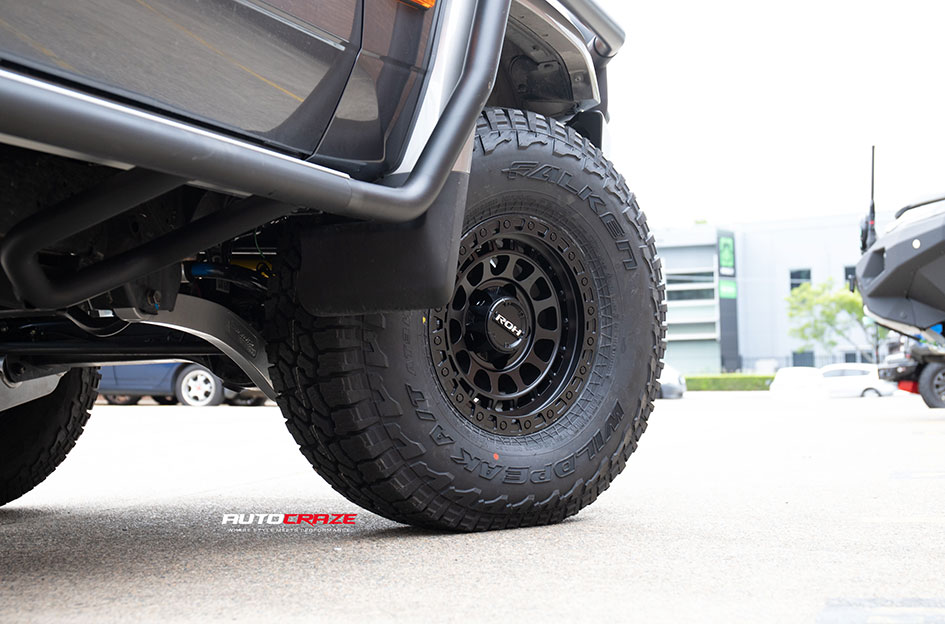TOYOTA LANDCRUISER 70 SERIES ROH ASSAULT MATT BLACK