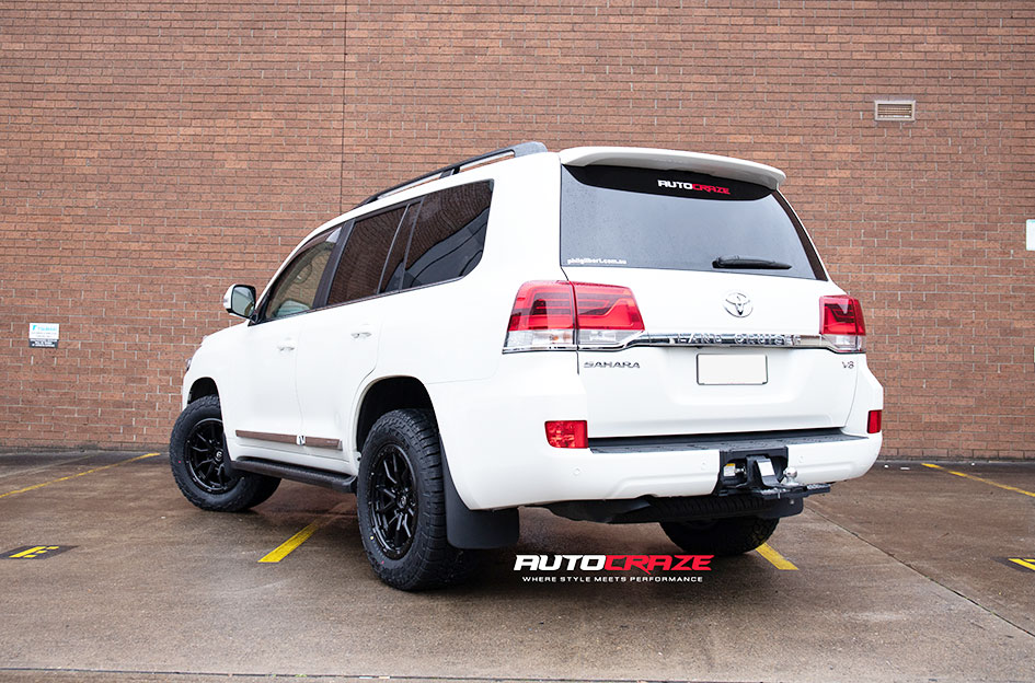Toyota LandCruiser Sahara Fuel Rebel 5 Matte Black 