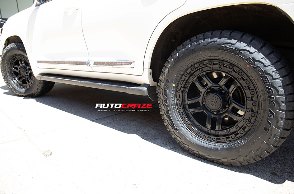 TOYOTA LANDCRUISER 200 SERIES KING BARRETT SATIN BLACK 
