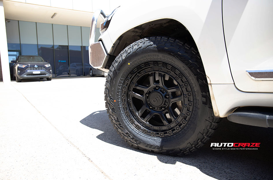 TOYOTA LANDCRUISER 200 SERIES KING BARRETT SATIN BLACK 