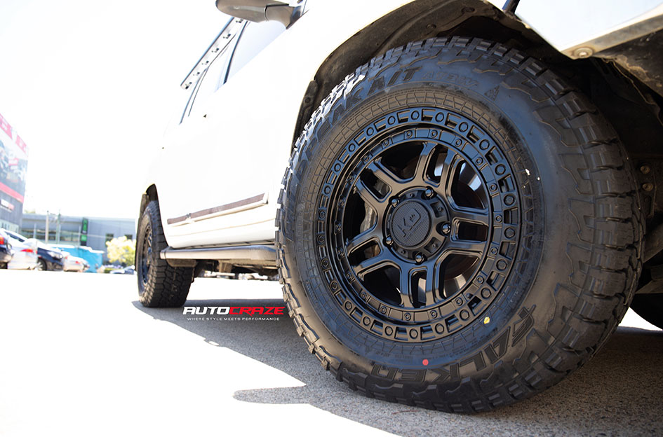 TOYOTA LANDCRUISER 200 SERIES KING BARRETT SATIN BLACK 