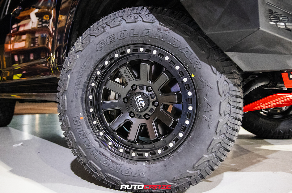 TOYOTA LANDCRUISER PRADO 300 SERIES KING SNATCH SATIN BLACK