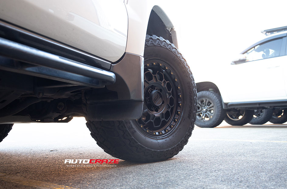 TOYOTA LANDCRUISER PRADO KMC TREK SATIN BLACK
