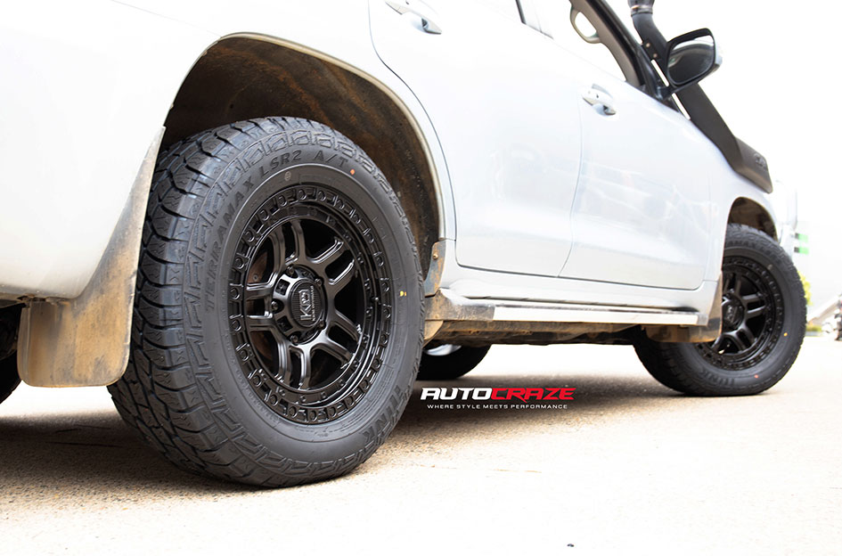 TOYOTA LANDCRUISER PRADO KING BARRETT SATIN BLACK
