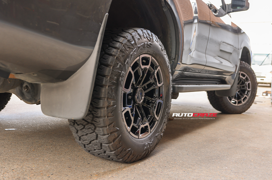 TOYOTA LANDCRUISER PRADO NOMAD N162 GLOSS BLACK DARK TINT