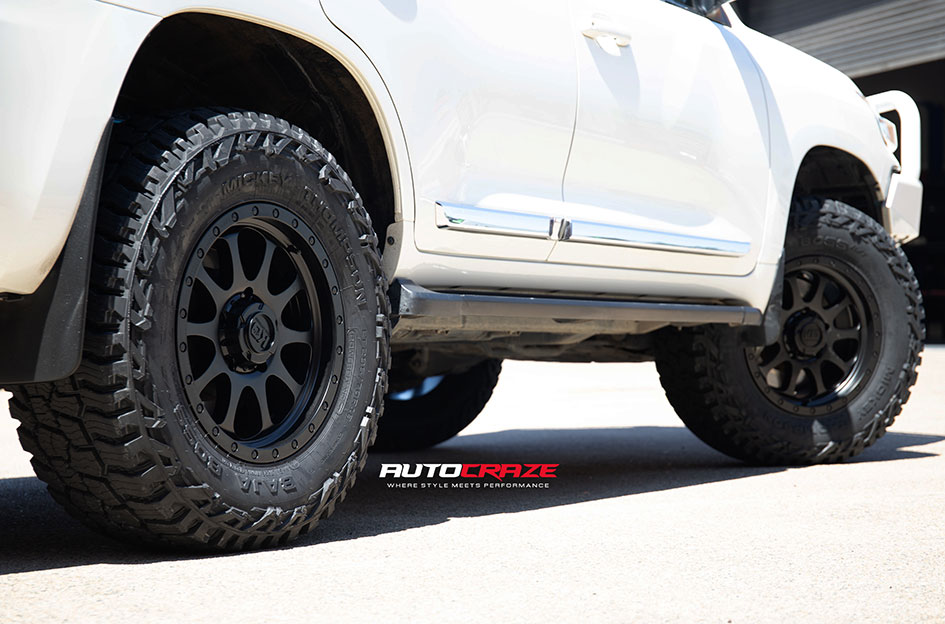 TOYOTA LANDCRUISER 200 SERIES KING HURRICANE SATIN BLACK