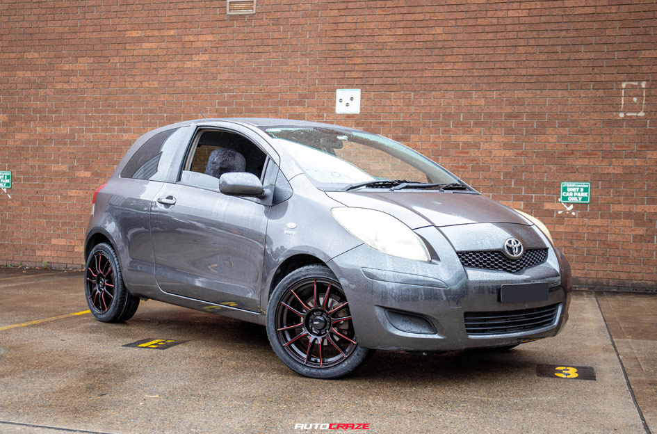 TOYOTA YARIS KING CIRCUIT SATIN BLACK MILLED RED