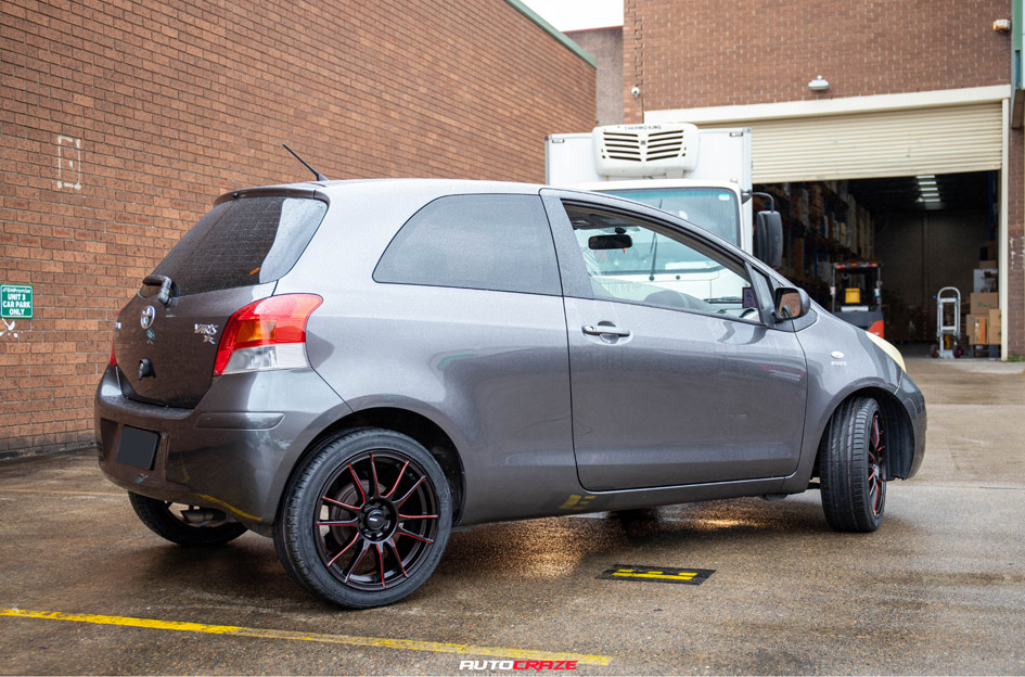 TOYOTA YARIS KING CIRCUIT SATIN BLACK MILLED RED