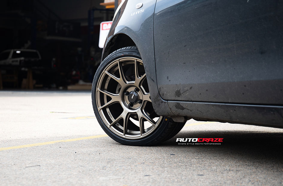 TOYOTA YARIS KONIG AMPLIFORM GLOSS BRONZE