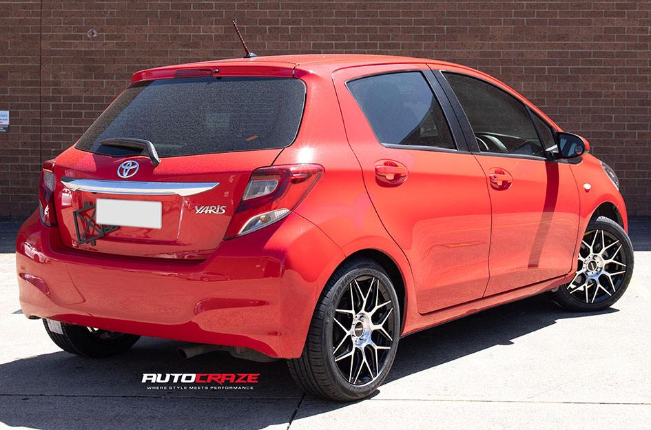 TOYOTA YARIS SPEEDY PODIUM PIANO BLACK/MACHINED 