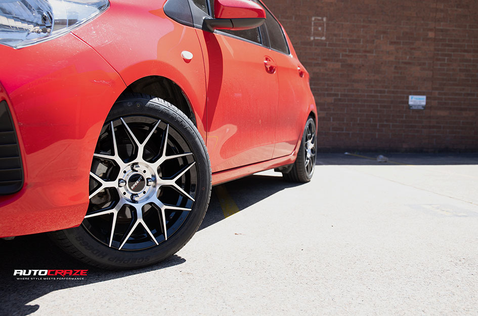 TOYOTA YARIS SPEEDY PODIUM PIANO BLACK/MACHINED 